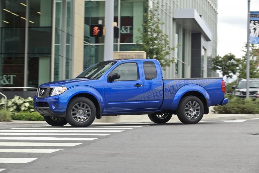  Nissan Frontier Sport Appearance Package 2012 года  (фото 16 из 17)